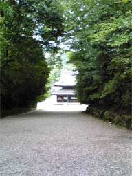 泉涌寺。奥の建物が仏殿。